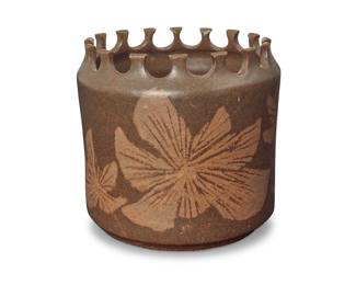 2272 Robert Maxwell (b. 1932) A glazed stoneware planter, late 20th century Incised signature to underside: R Maxwell; numbered: 119 Height 6 1/2 in., diameter 7 in. Estimate: $400 - $600