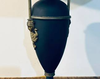 Neoclassical lamp