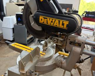 DeWalt sliding compound miter saw