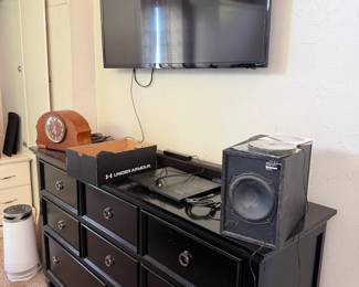 dresser, TV