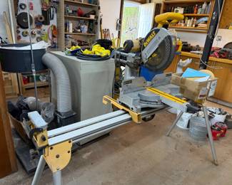 sliding compound miter saw