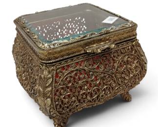 VINTAGE HOLLYWOOD REGENCY STYLE FILIGREE JEWELRY CASKET