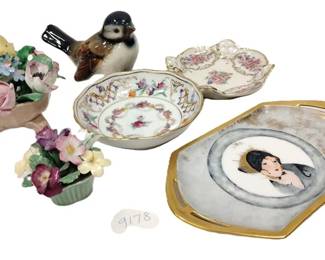 SMALL PORCELAIN COLLECTIBLES