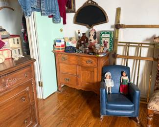 Please join Roman and Company this weekend for Part Two of our residential estate sale at 2112 Woodfin Dr, EPTX 79925. Hundreds of new items added including jewelry, antiques, clothes, decor, art, antique automobiles, 1992 Chrysler New Yorker, 1950’s working Coca Cola machine, beer signs, books, albums, Victrola, several pianos, sewing machines and much more! Images available at https://www.romancoestatesales.com/events-1/part-2-estate-sale-at-2112-woodfin-drive-eptx-79925 WHERE: 2112 Woodfin Dr, EPTX 79925 WHEN: SAT 09/19/26 8A-2P and SUN 09/20/26 9A-2P No prices offered prior to sale date. All items are sold in “as-is” condition. Buyers are responsible for removing all purchased merchandise by sale closing date/time. Please bring assistance to load large and/or heavy items. Credit cards accepted with minimum $20.00 purchase. We look forward to seeing you at the sale!