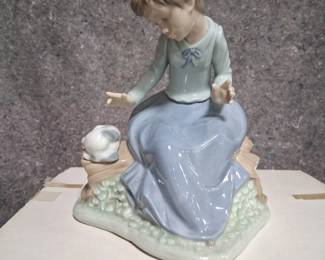 Nao by LLADRO