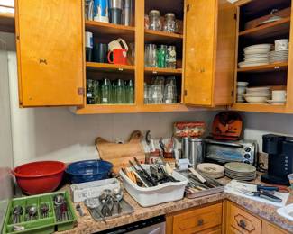 Full kitchen