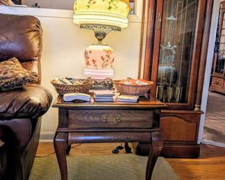 Matching pair of Queen Anne style end tables