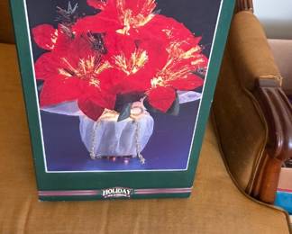 #147 16" Fiber Optic Red Poinsettia $20.00