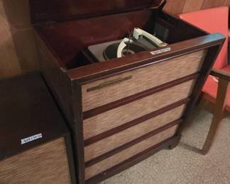 #72 Vintage Stereo Orthophonic High Fidelity RCA Victor 28x18x32 with floor speaker 30x17x22(untested) $45.00