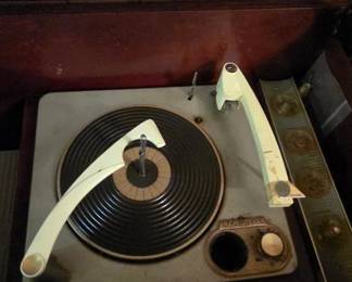 #72 Vintage Stereo Orthophonic High Fidelity RCA Victor 28x18x32 with floor speaker 30x17x22(untested) $45.00