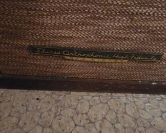 #72 Vintage Stereo Orthophonic High Fidelity RCA Victor 28x18x32 with floor speaker 30x17x22(untested) $45.00