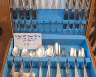 #141 Vintage WM Rogers Mfg. Co. 42 piece silverplate flatware in box $45.00