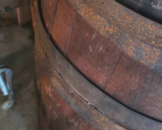 #116 Authentic Jack Daniels wooden oak barrel 24x36 (as-is metals straps) $75.00