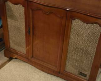 #32 Vintage Zenith radio record player cabinet untested heavy you move 46x19x33 $45.00