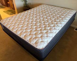 Nice queen size lift bed with remote 