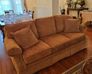 Bassett Traditional ThreeCushion Sofa