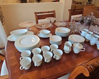 Lenox Chantilly Fine China Dinnerware Set