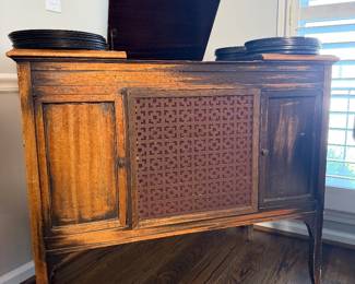 Edison BC-34 Baby Console Diamond Disc Phonograph