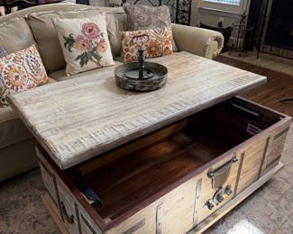 Pottery Barn lift top coffee table