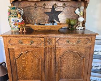 Antique Quarter-Sawn Oak Sideboard/Buffet.