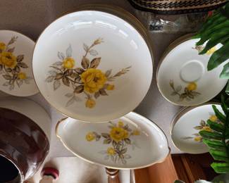 Vintage china set with yellow flowrs