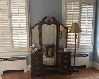 Dresser/ Vanity
