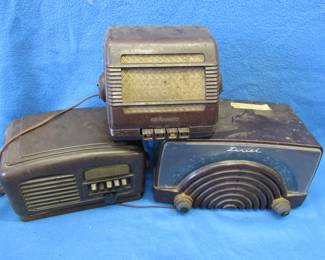 Lot 149. Vintage Crosley, Airline, and Zenith tube radios. The Crosley and Airline do not work. The Zenith has a bad cord, so we did not turn it on.