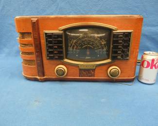 Lot 254. Zenith tabletop radio. Will get WCCO but very staticy.