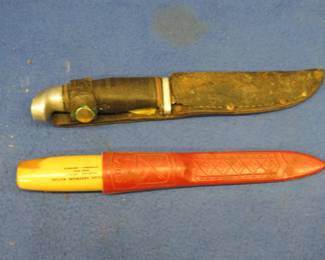 Lot 253. Two fixed-blade knives