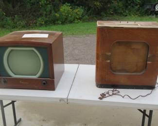 Lot 66. Early television and old Coronado radio untested