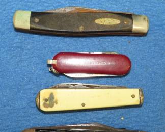 Lot 222. Five folding knives