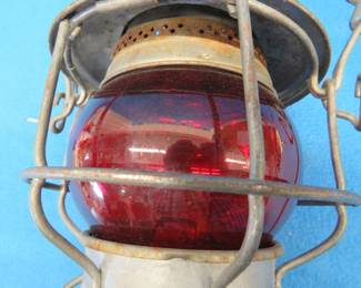 Lot 32. Adlake Kero #458 signalman's lantern from the Canadian Pacific Railway. Hairline crack in the globe.