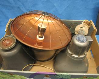 Lot 284. Two loud speakers and a heater untested