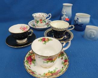 Lot 140. 4 coffee cups and three pieces marked Copenhagen
