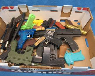Lot 281. Toy guns