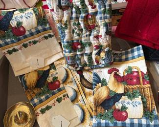 Linens, rooster themed