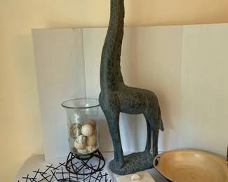 Contemporary NeutralToned Decor