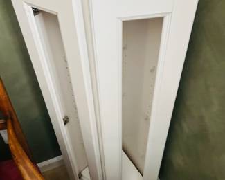 Corner cabinet