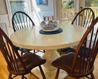 Pedestal Dinette table with four Windsor back chairs