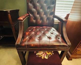 Tufted leather office guest chair