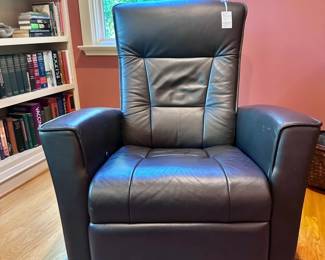 Hjellegjerde (2) Leather Norwegian Recliners