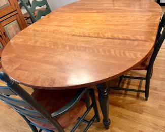 Nichols & Stone Maple Dining Room Table and Chairs with (2) Leaf 50"x70" without Leaf