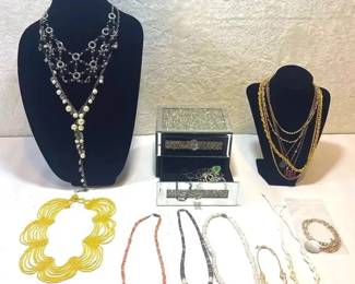 FTH354 - Great Vintage Costume Jewelry