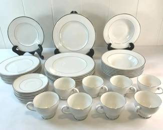 FTH302 - Mikasa Cameo Platinum China Dinnerware Set For 8