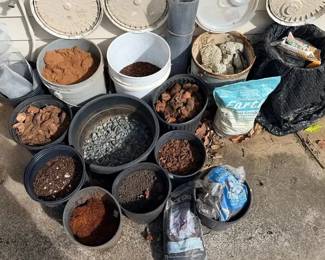 FTH392 - Useful Mystery Lot of Fertilizer, Bark, Coco Peat, Orchid Bark and More ( Garden )