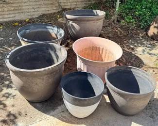 FTH395 - Large Pot Mystery Lot ( Plastic Pots / Garden )