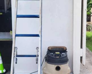 FTH319 - Extension Ladder and Wet Dry Shop Vacuum Mystery Lot ( Tool Tools)