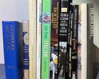 FTH352 - Mystery Lot of Books