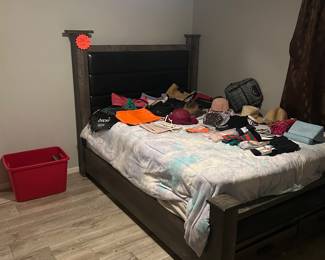 Qn storage bed,  misc items