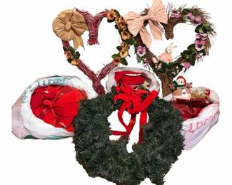 Holiday Wreaths And Decorations Mystery Lot
